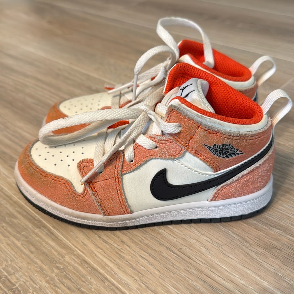 Toddler/little kid Jordan’s size 10c like new condition